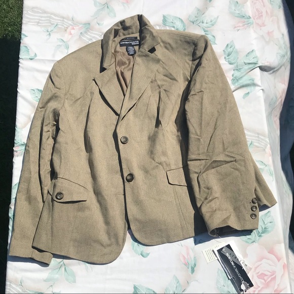 Selling Norton McNaughton Woman - Picture 1 of 1